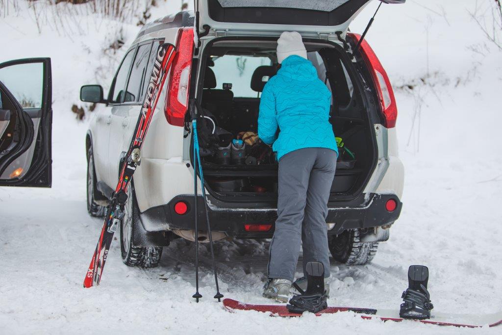 Řidiči by měli být v zimě na horách opatrní: Počty nehod v lyžařských střediscích stoupají o 30 %